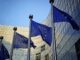 EU-Flaggen vor der Europäischen Kommission