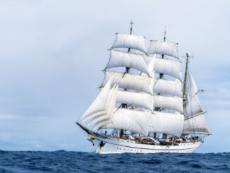 Gorch Fock auf dem ersten Turn von Portimao nach Gran Canaria