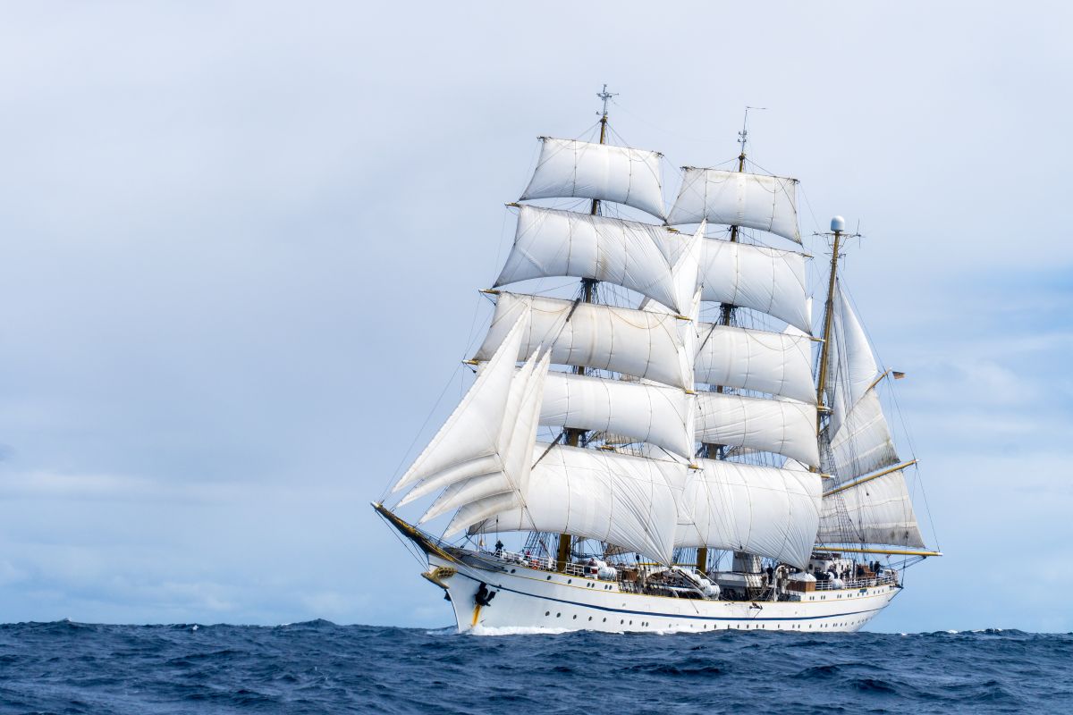 Gorch Fock auf dem ersten Turn von Portimao nach Gran Canaria