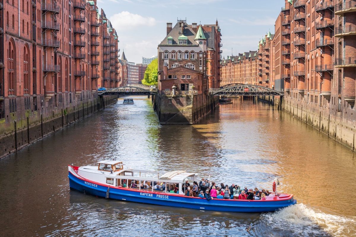 Hafenrundfahrt in der Barkasse durch die Speicherstadt