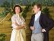 Mr. Knightley (Josh Stevenson-Hoare) widerstreben Emmas (Helen Khorrami, l.) Bemühungen der Heiratsvermittlung