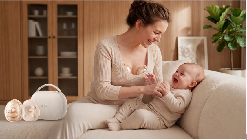 Mutter und ihr zufriedenes Baby im Glück