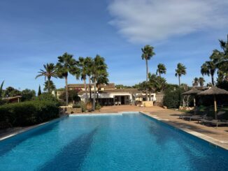 Ein traumhaft schönes großes Areal mit super Pool und diversen Rückzugsmöglichkeiten